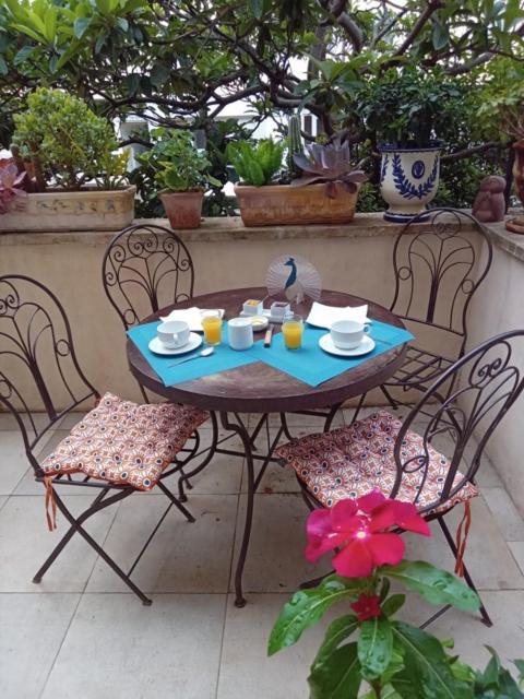 Tombe La Nefle Bed & Breakfast Avinyon Dış mekan fotoğraf